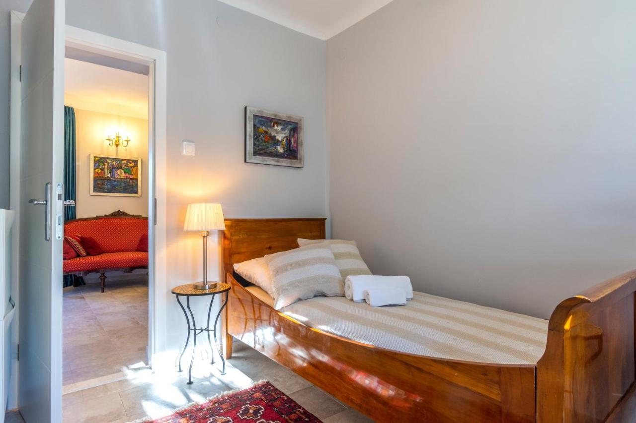 The Three Flowers Pool House Trogir Bagian luar foto