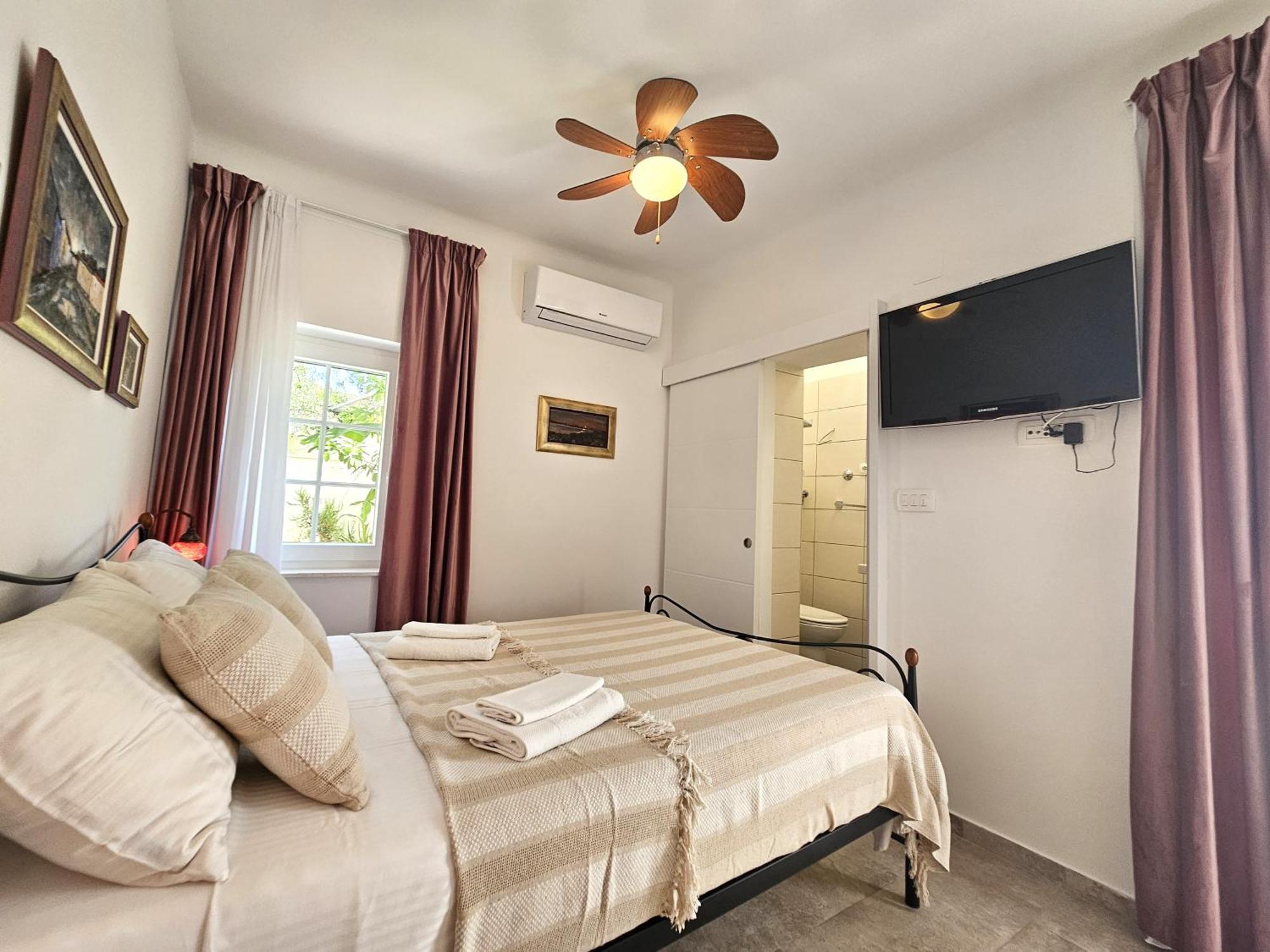 The Three Flowers Pool House Trogir Bagian luar foto